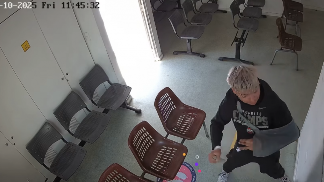 Detienen a sujeto que rompió ventanales y agredió a funcionarios de SAR en La Pintana