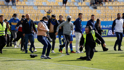   Triunfo de la UC en Viña quedó empañado por invasión de barristas de Everton en Sausalito 