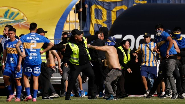 Everton anunció su colaboración en la búsqueda de sanciones a hinchas que invadieron la cancha