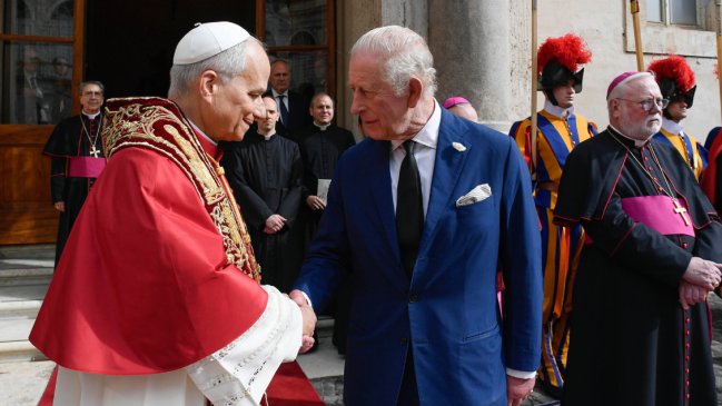 Carlos III y el papa León XIV protagonizan encuentro histórico
