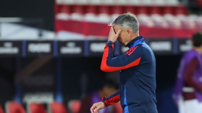 Hinchas de la U cargaron contra Gustavo Alvarez por desastroso primer tiempo ante Lanús