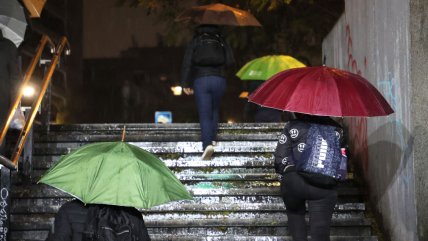   ¿A qué hora comenzará a llover en Santiago? 