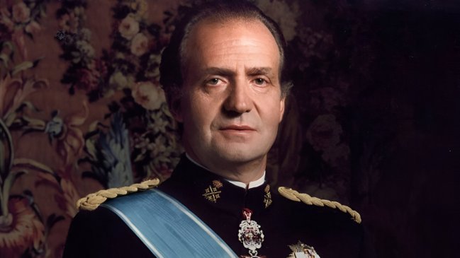 Rey Juan Carlos admite deslices, penas y admiración por Franco en sus memorias