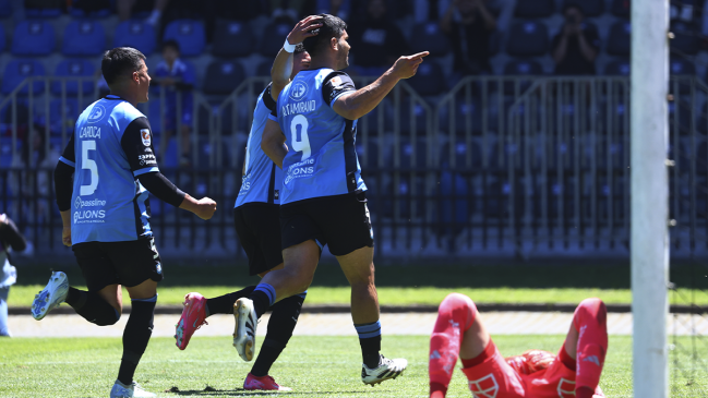 Huachipato venció agónicamente a la U y la complicó en su lucha por la Libertadores