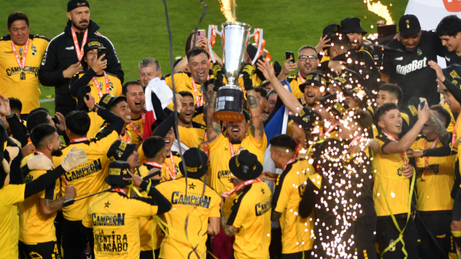 Resumen: Coquimbo Unido selló su ansiado título y levantó la copa