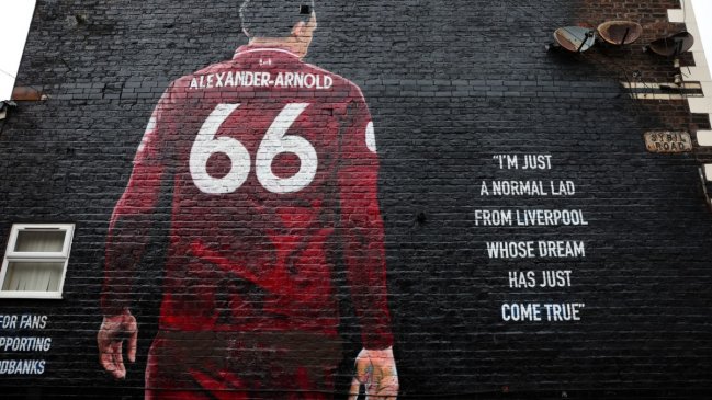 Mural dedicado a Alexander-Arnold fue vandalizado en Anfield