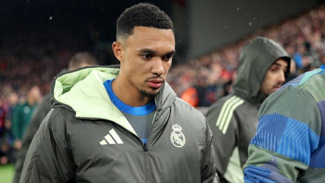 [VIDEO] Hinchada de Liverpool pifió a Trent Alexander-Arnold en su vuelta a Anfield