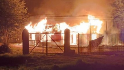   Casa patronal y galpón fueron incendiados en Vilcún: Hay lienzos de Weichan Auka Mapu 