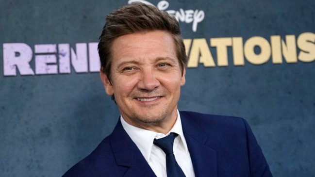 Jeremy Renner rechaza acusaciones de acoso de directora con que trabajaba en proyecto IA