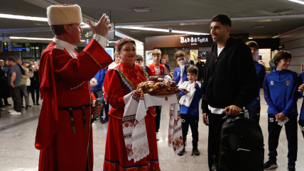   La Roja aterrizó en Sochi para sus amistosos ante Rusia y Perú por la fecha FIFA 