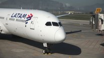 Pasajera afectada por paro de pilotos de Latam acusó que aerolínea le avisó por WhatsApp