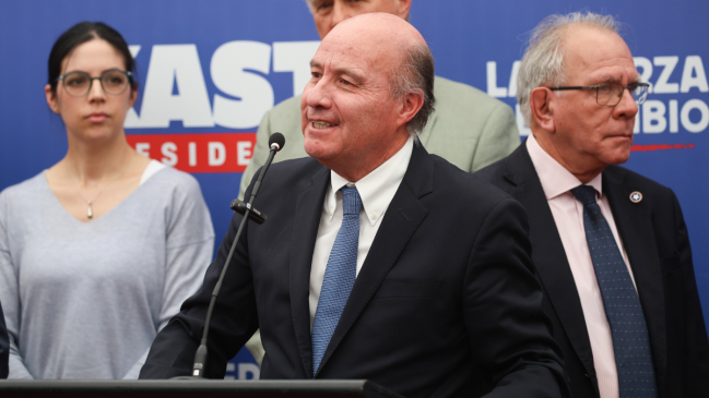 Asesor de Kast respondió a Jara por acusaciones de colusión: 