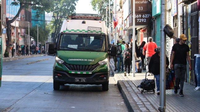 Nuevo operativo contra comercio informal en Meiggs: Barricadas y 80 toldos azules desmantelados