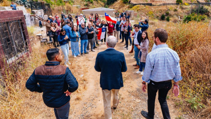 Kast despliega su campaña en Viña del Mar y responde críticas de Jara por debates