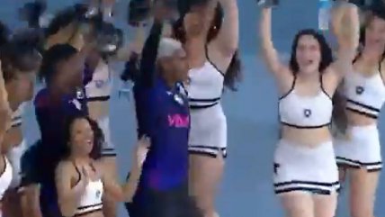   [VIDEO] Jugador de Botafogo anotó ante Gremio y celebró con las 