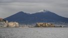 Monte italiano Vesubio, al borde del mar Mediterráneo, se cubrió de nieve