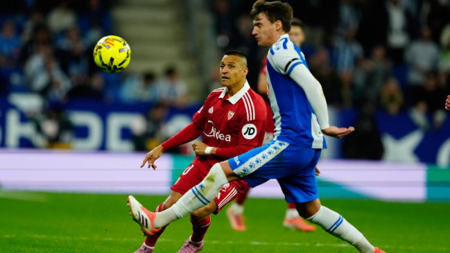 Alexis tuvo un amargo regreso a las canchas en la derrota de Sevilla ante Espanyol