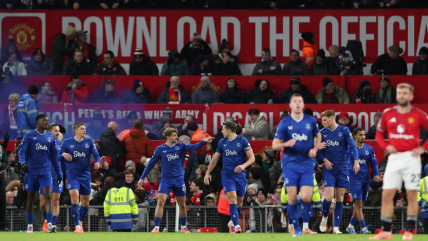   Manchester United sumó su tercer partido al hilo sin ganar tras caer ante Everton en la Premier 