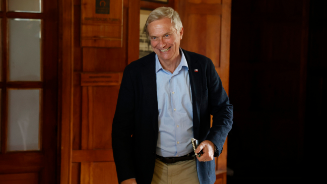 Kast se reunió con ministro de Seguridad de Bukele en plena carrera hacia el balotaje