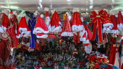 Desalojo de feria navideña ilegal terminó con disturbios y carabineros lesionados