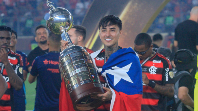 Pulgar tras zafar de la expulsión y alzar la Libertadores: El que pestañea pierde