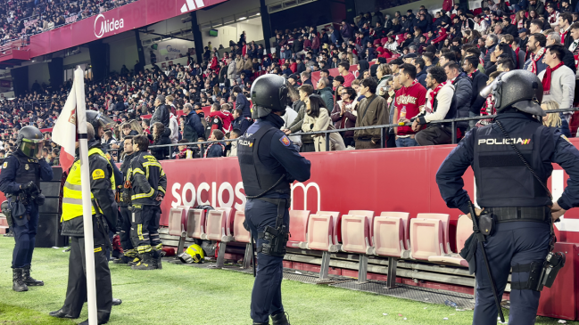 Malas noticias para Suazo y Sánchez: Sevilla recibe duro castigo tras escándalo en el derbi