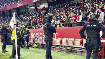   Malas noticias para Suazo y Sánchez: Sevilla recibe duro castigo tras escándalo en el derbi 