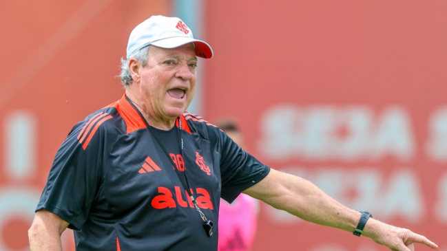 DT de Inter de Porto Alegre se disculpó tras dichos homofóbicos en su presentación