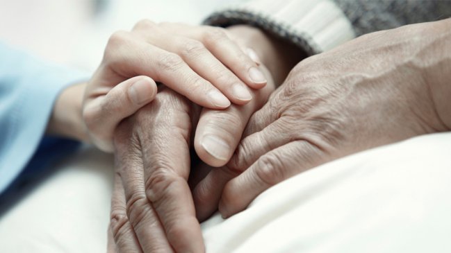 Oposición critica al Gobierno por dar discusión inmediata al proyecto de eutanasia