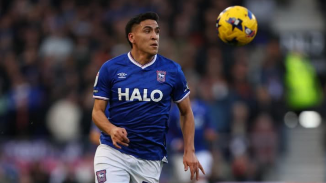 [VIDEO] Marcelino Núñez dio una asistencia en triunfo de Ipswich Town sobre Stoke City