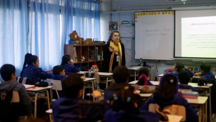 Mineduc invita a "anotarse en la lista" de espera para vacantes en colegios