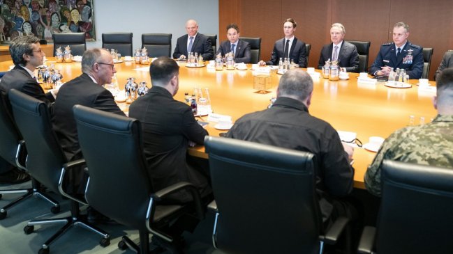 Zelenski se reúne en Berlín con los emisarios de Trump para negociar el acuerdo de paz