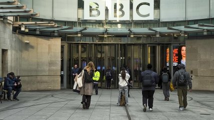   Trump demanda a la BBC por presunta difamación y pide hasta 5.000 millones de dólares 
