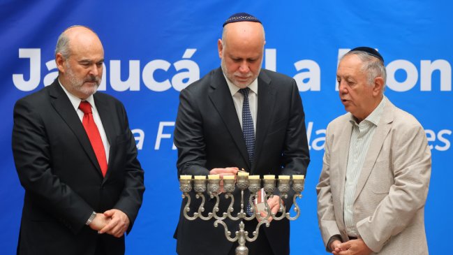 Con la ausencia de Boric, la comunidad judía celebró Janucá en La Moneda