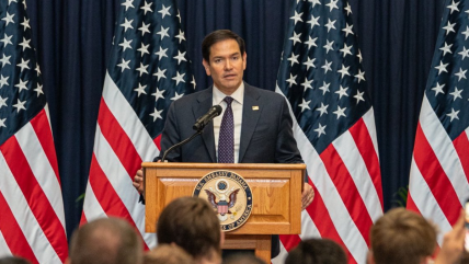 Rubio dijo que "EE.UU. protege sus intereses" y no confirma si busca deponer a Maduro