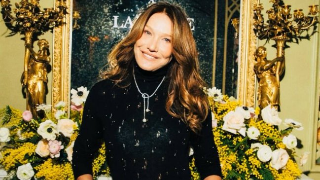 Carla Bruni anuncia el fin de su tratamiento contra el cáncer de mama