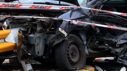   Accidente automovilístico en Santiago dejó dos fallecidos y un menor en riesgo vital 