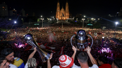   [VIDEO] Estudiantes de La Plata tuvo masivo festejo tras conquistar el Trofeo de Campeones 