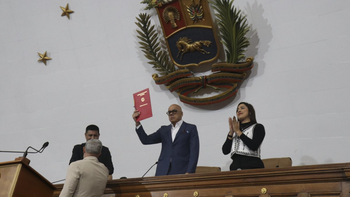 Venezuela: Parlamento aprobó ley que da 20 años de cárcel a quien apoye ...