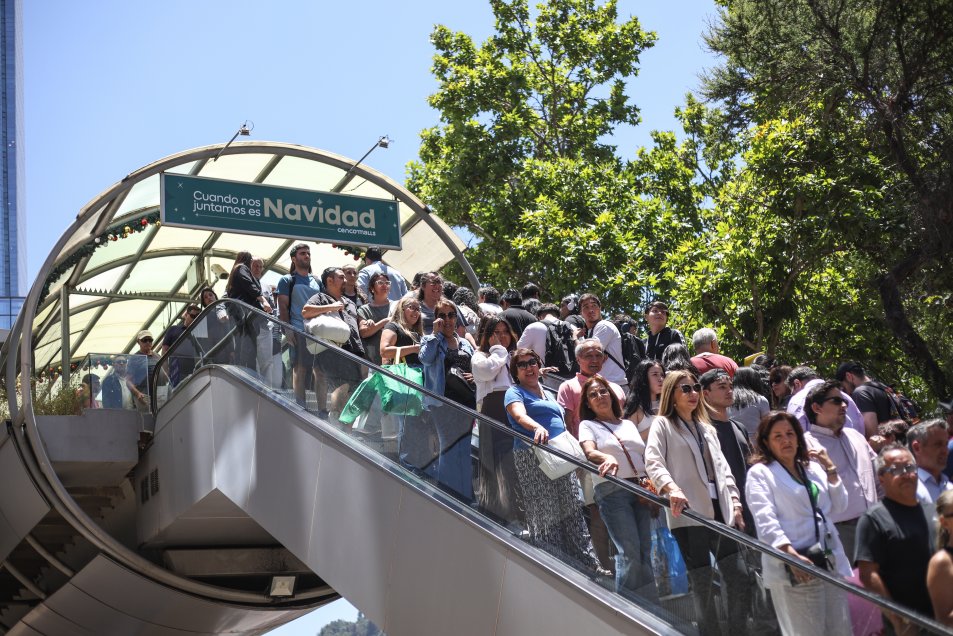   Caótica jornada de compras en el día previo a fiesta navideña 