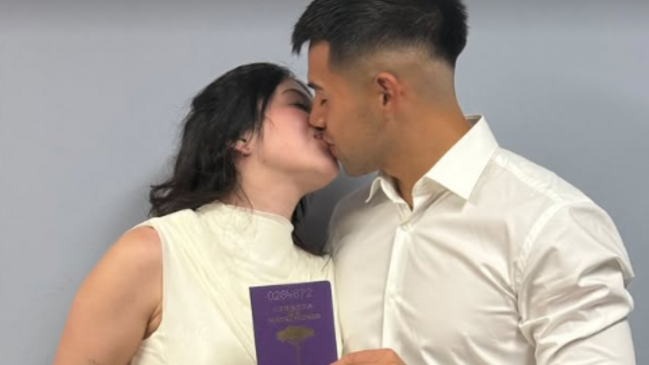 "Ya es oficial mi vida": Alexander Aravena contrajo matrimonio con su pareja Jael De la Paz