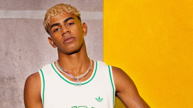 [VIDEO] Lamine Yamal despertó en Dubai y jugó fútbol con unos niños en la playa