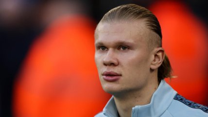   La divertida imagen de Erling Haaland recibiendo la Navidad vestido de Santa Claus 