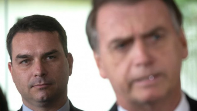 Bolsonaro reafirma a su hijo como candidato presidencial en una carta desde la cárcel