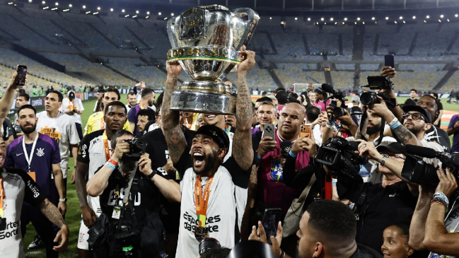 Memphis Depay lanzó dura canción contra sus críticos tras ganar la Copa de Brasil con Corinthians