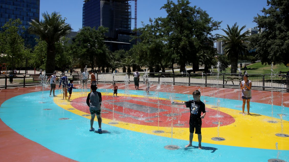   Santiago vivió la segunda Navidad más cálida de la historia y despedirá el año con 35 grados 