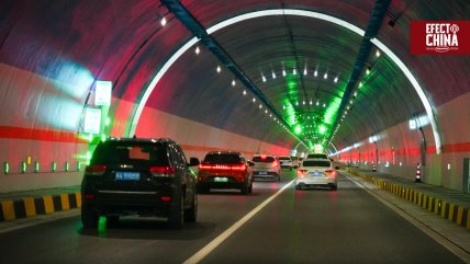   China inauguró el túnel de Shengli, la obra de autopista más larga del mundo 