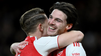 Arsenal venció a Brighton y se mantuvo como líder de la Premier League