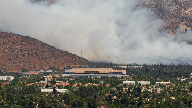 La UC ofreció el Claro Arena para la emergencia forestal en San Carlos de Apoquindo
