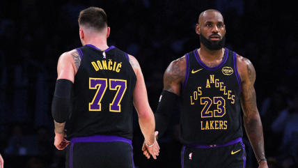Doncic y LeBron comandaron el triunfo de los Lakers ante los Grizzlies